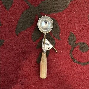Vintage Hamilton Beach Model 40 Ice Cream Scoop with Wooden Handle